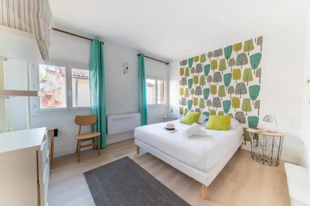 Magnifique Appartement De Charme Avec Vue Sur Le Palais Des Papes A Avignon Wifi Gratuit Eksteriør bilde
