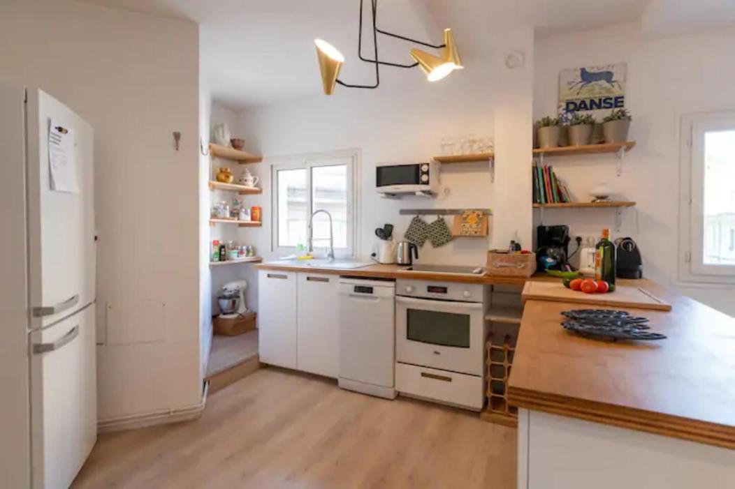 Magnifique Appartement De Charme Avec Vue Sur Le Palais Des Papes A Avignon Wifi Gratuit Eksteriør bilde